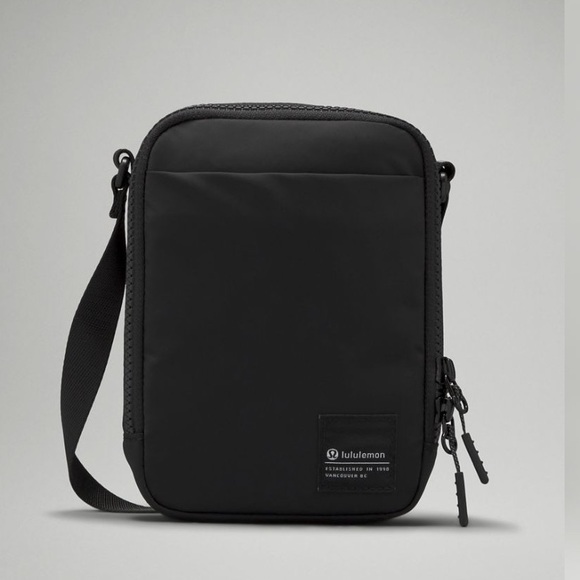 lululemon athletica Handbags - NWT Lululemon Easy access cross body bag
